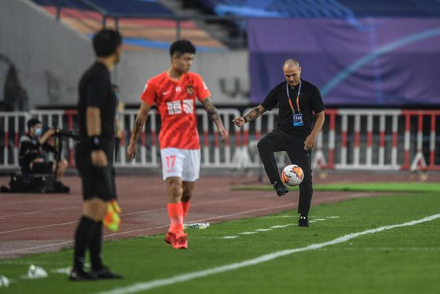BBC：阿隆索季前训练风格更贴近波切蒂诺，狠抓落实球员体能跑动